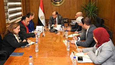 وزير التجارة يبحث مع ممثلي مجموعة البنك الدولي بالقاهرة تطوير الصناعة