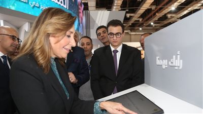 وزيرة الثقافة تتفقد معرض القاهرة الدولي للكتاب في أول أيام فتح أبوابه للجمهور 