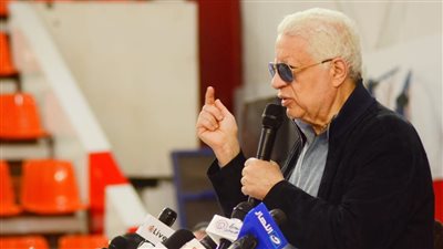 صفقات كيد النساء.. مرتضى منصور بعد انضمام قندوسي للنادي الأهلي