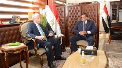 وزير التنمية المحلية يتابع مع محافظ جنوب سيناء مشروعات الخطة الاستثمارية للمحافظة