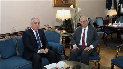 وزير التعليم يلتقي رئيس الهيئة الوطنية للصحافة لمناقشة أوجه التعاون المشترك