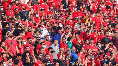 بسبب مصافحته لحارس الأهلي.. فسخ عقد لاعب في الدوري