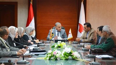 محافظ سوهاج يبحث آخر مستجدات العمل بتطوير ورفع كفاءة مدخل سوهاج الشرقي 