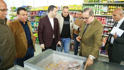 محافظ كفر الشيخ يتفقد المنفذ الدائم لمتابعة توفير المواد الغذائية