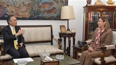 وزيرة الثقافة تلتقي سفير اليابان لدى القاهرة لبحث أطر التعاون الثقافي بين البلدين