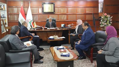 وزير القوى العاملة يتلقى سفير الفلبين بالقاهرة