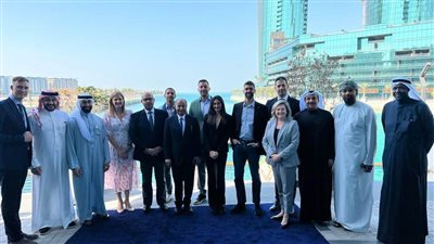 وفد الإتحاد الدولي لألعاب الماء يشهد إفتتاح مركز التميز والتطوير بالبحرين