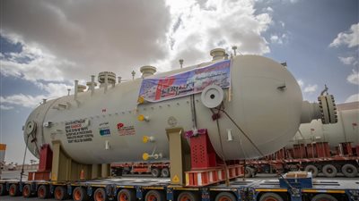 اقتصادية قناة السويس: نقل معدات ضخمة للغاز الطبيعي صناعة مصرية من الأدبية للدخيلة