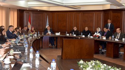 محافظ الإسكندرية يتابع موقف مشروع إعادة تأهيل ترام الرمل 