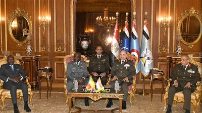 رئيس الأركان يلتقى رئيس أركان حرب القوات المسلحة البنينى