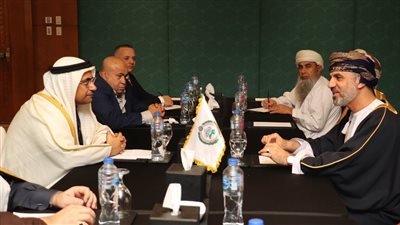 عادل العسومي يبحث ورئيس مجلس الشورى العماني مستجدات الساحة العربية