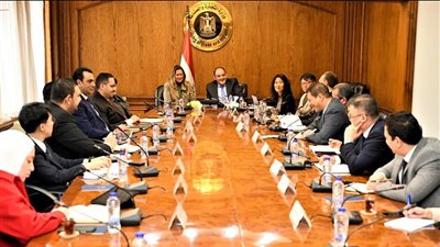 وزير التجارة والصناعة يبحث الاستفادة من خبرات المؤسسات العلمية بدولة كوريا الجنوبية 