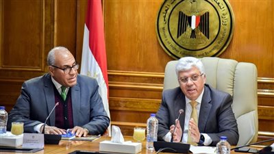 وزير التعليم العالي ورئيس الهيئة العربية للتصنيع يناقشان آليات تصنيع أول سيارة كهربائية مصرية