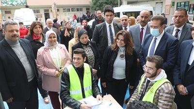 محافظ المنوفية ووزيرة الهجرة يفتتحان القافلة الطبية لصناع الخير بكفر المصيلحة