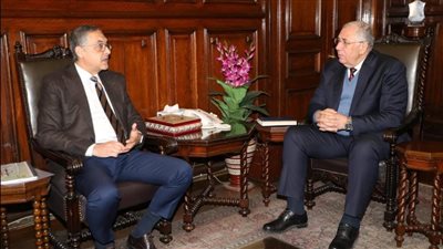 وزير الزراعة يبحث مع رئيس هيئة الاستثمار الفرص المتاحة في الأنشطة الزراعية المختلفة 