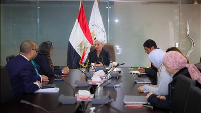 وزيرة البيئة تناقش مع البنك المركزي وضع نواة لتهيئة المناخ الداعم للقطاع المصرفي