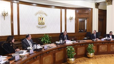 رئيس الوزراء يتابع إجراءات تيسير الحصول على التراخيص الصناعية