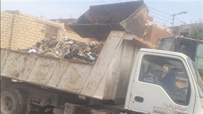 جمع ورفع ١٥٦ طن قمامة ومخلفات بمركز ومدينة فايد بالإسماعيلية 