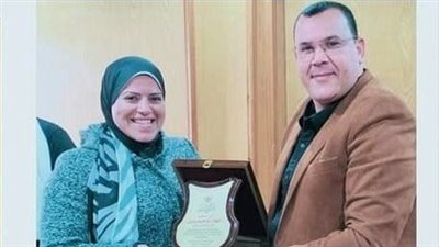 وكيل صحة السويس يكرم مدير التموين الطبي