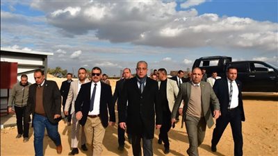 محافظ الفيوم يتفقد أعمال التطوير التى تم تنفيذها بمشروع الدواجن التكاملي بالعزب