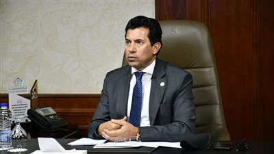 وزير الشباب يبحث مجموعة من الملفات مع مديري مديريات الشباب والرياضة فى اجتماع موسع 