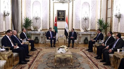 رئيس الوزراء يلتقي رئيس مجلس النواب الأردني لبحث الملفات المشتركة