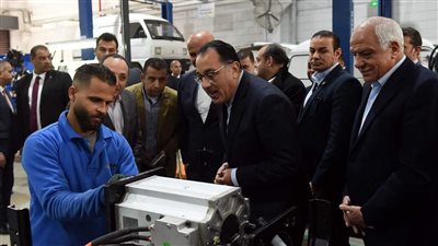 مدبولي يتفقَّد شركة 