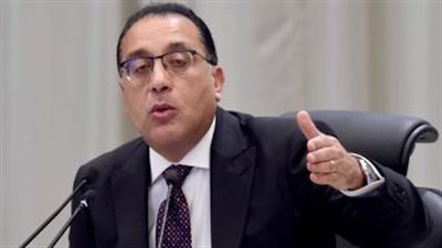 رئيس الوزراء يتفقد مصنع 