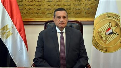 وزير التنمية المحلية يتلقى تقريراً عن متابعة تنفيذ الخطة الاستثمارية للمحافظات