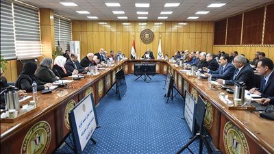وزير القوى العاملة يجتمع مع مديري المديريات لتنفيذ خطة إدماج 