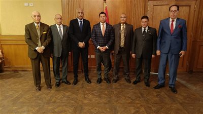 وزير الرياضة يجتمع مع لجنة الانضباط والقيم باتحاد الكرة 