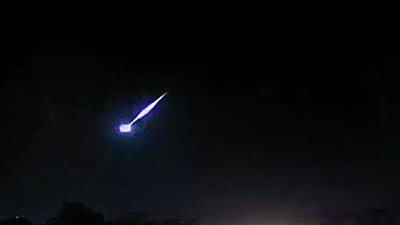 تفاصيل صادمة.. نيزك يضرب الأرض قرب فرنسا خلال ساعات