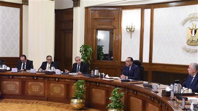 رئيس الوزراء يعقد اجتماعاً لبحث التوسع في إنتاج الزيت الخام محلياً