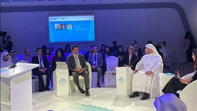 وزير الرياضة يشارك فى الجلسة الحوارية 