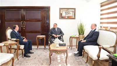 وزير التنمية المحلية: رفع كفاءة الأتوبيسات داخليا و خارجيا وتحويلها للعمل بالغاز الطبيعى