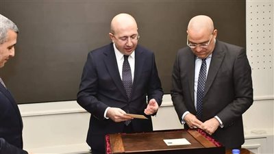 وزير الإسكان يعرض على نظيره الأذربيجاني التجربة العمرانية التى تشهدها مصر فى عهد الرئيس السيسي
