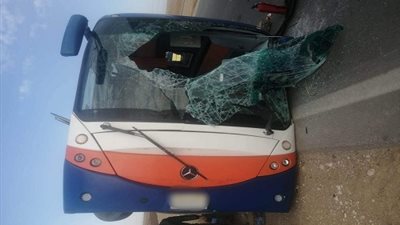 إصابة  43 شخصاً بينهم فلسطنيون في حادث إنقلاب أتوبيس سياحي شرق القناة