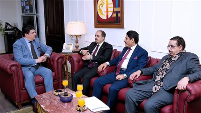 حسين زين يستقبل وزير الاعلام اليمني