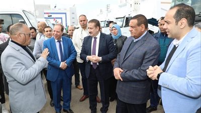 وزير التنمية المحلية ومحافظ المنوفية يشهدان إصطفاف المعدات الجديدة لدعم منظومة المخلفات الصلبة 