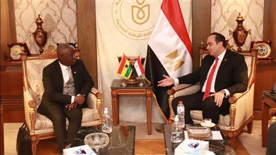 رئيس هيئة الرعاية الصحية يبحث التعاون مع سفير غانا بمصر في مجال السياحة العلاجية 
