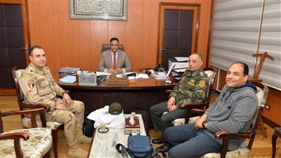 بالصور.. محافظ الدقهلية يلتقي بمسئولي مركز حوكمة البيئة العمرانية والاستدامة بالفنية العسكرية