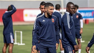 قندوسي أساسيا.. مفاجآت في تشكيل الأهلي أمام الداخلية في الدوري