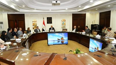 وزير الإسكان يستعرض التصميمات الداخلية للفنادق والنزل البيئى بمشروع تطوير موقع التجلى الأعظم 