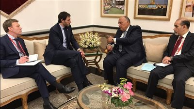 شكري يبحث مع نظيره الهولندي سبل تعزيز العلاقات الثنائية