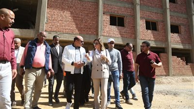 وزيرة الثقافة ومحافظ أسوان يتفقدان أعمال إنشاء و تطوير قصر 