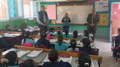 مدير تعليم السويس يتفقد سير أعمال الإمتحانات الشهرية