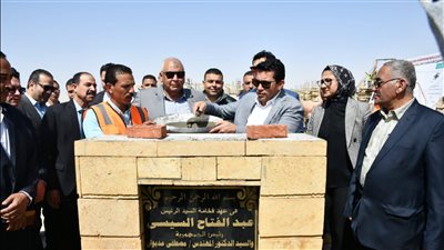 وزير الشباب والرياضة ومحافظ الوادي الجديد يضعان حجر الأساس لإنشاء مضمار الهجن والفروسية الدولي