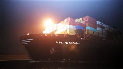 قناة السويس تنجح في تعويم سفينة الحاويات MSC ISTANBUL