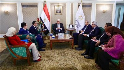 وزير التعليم العالي يتابع دور الجامعات المصرية في المشروع القومي لمحو الأمية