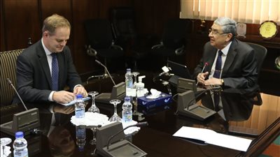 وزير الكهرباء والطاقة المتجددة يستقبل سفير بريطانيا بالقاهرة 